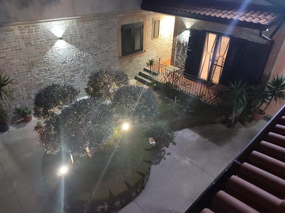 Midway House Italy Apartment 산테지디오델몬테알비노 외부 사진