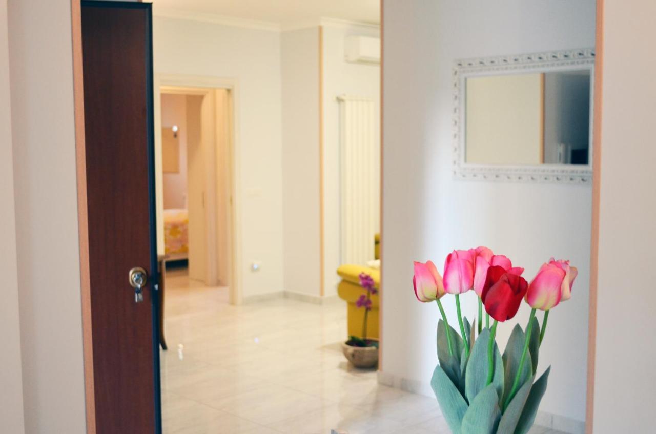 Midway House Italy Apartment 산테지디오델몬테알비노 외부 사진