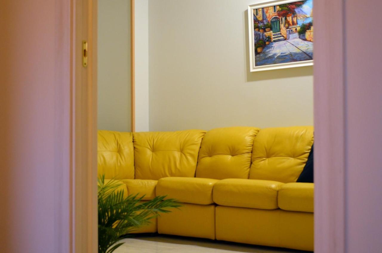 Midway House Italy Apartment 산테지디오델몬테알비노 외부 사진