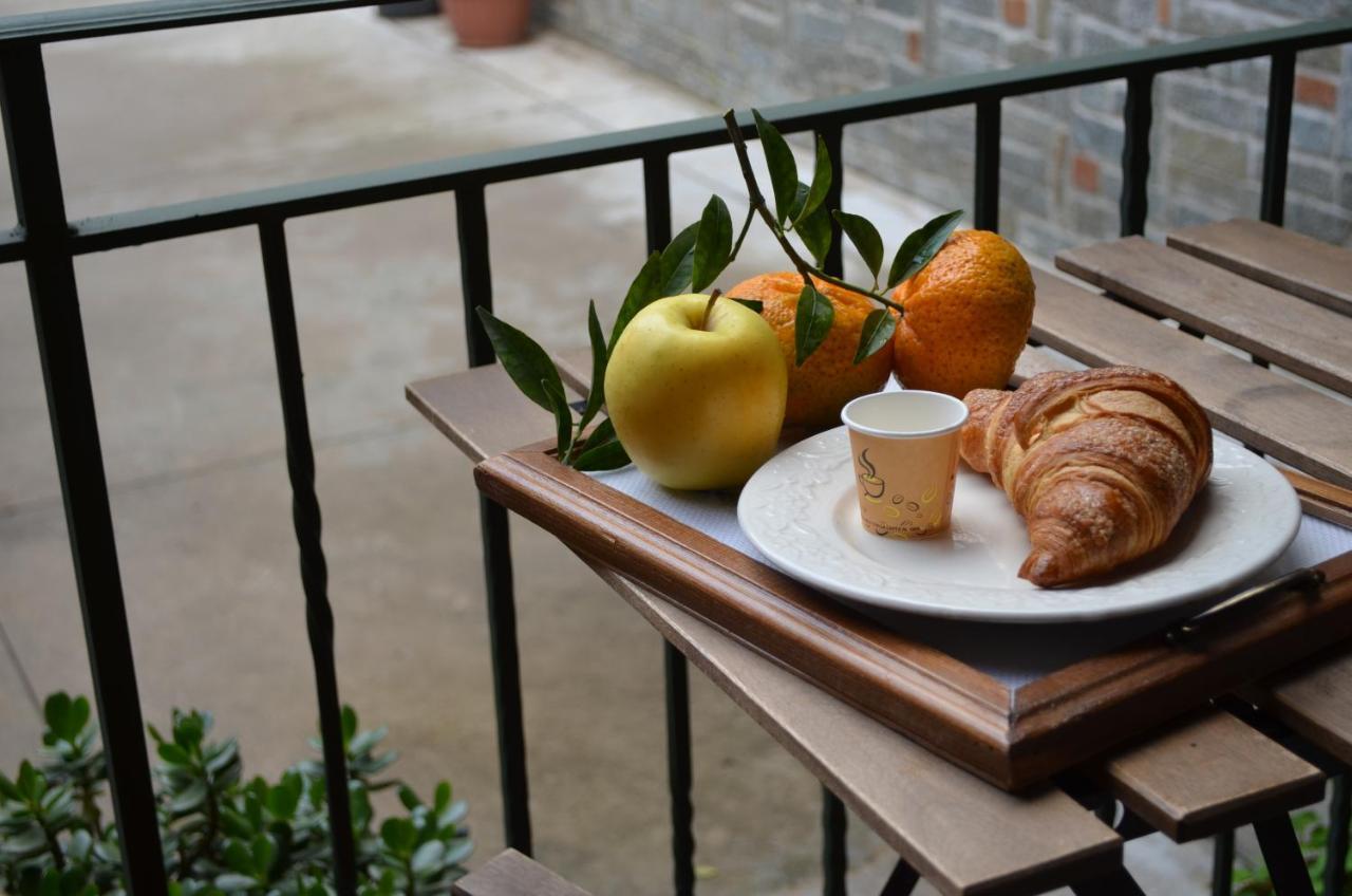 Midway House Italy Apartment 산테지디오델몬테알비노 외부 사진