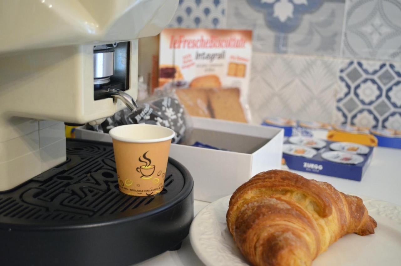 Midway House Italy Apartment 산테지디오델몬테알비노 외부 사진